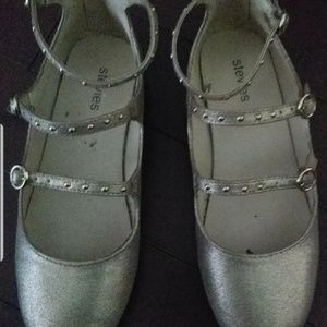 Childrens shoes size 5